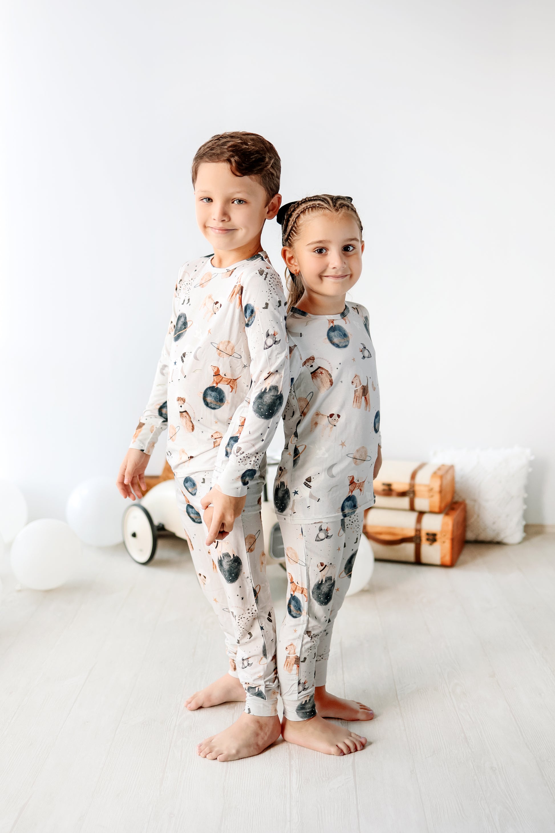 Dogstronaut pijama de dos piezas hecho de bambú